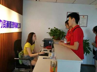 青春三下乡 | 探寻数字时代新脉搏 重庆工商大学新丝路实践团走进小微企业信息咨询服务